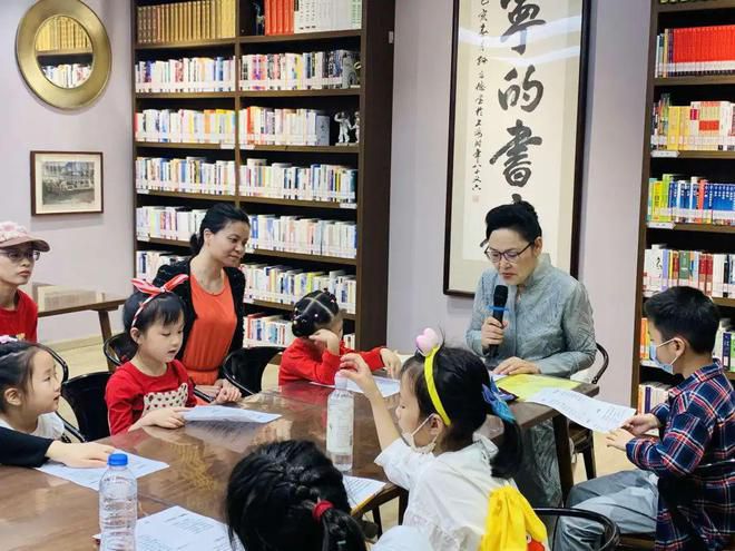 國(guó)慶黃金周鐵路出行與文化服務(wù)融合 上海站運(yùn)輸方案與藝術(shù)咨詢雙線并進(jìn)